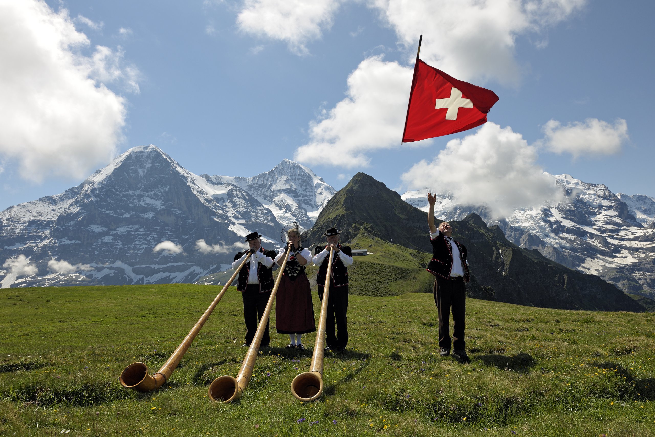 Швейцария численность населения. Швейцария и швейцарцы. Швейцария население и культура. Швейцария населенность. Германо швейцарцы.