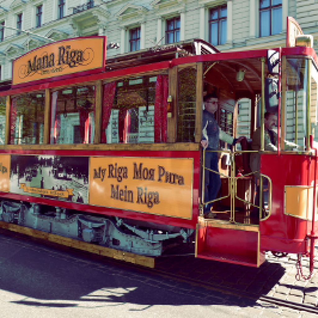 Ретро трамвай довлатов. Ретро трамвай. Рига трамвай ретро. Трамвай в ретро стиле. Ретро трамвай Санкт-Петербург.