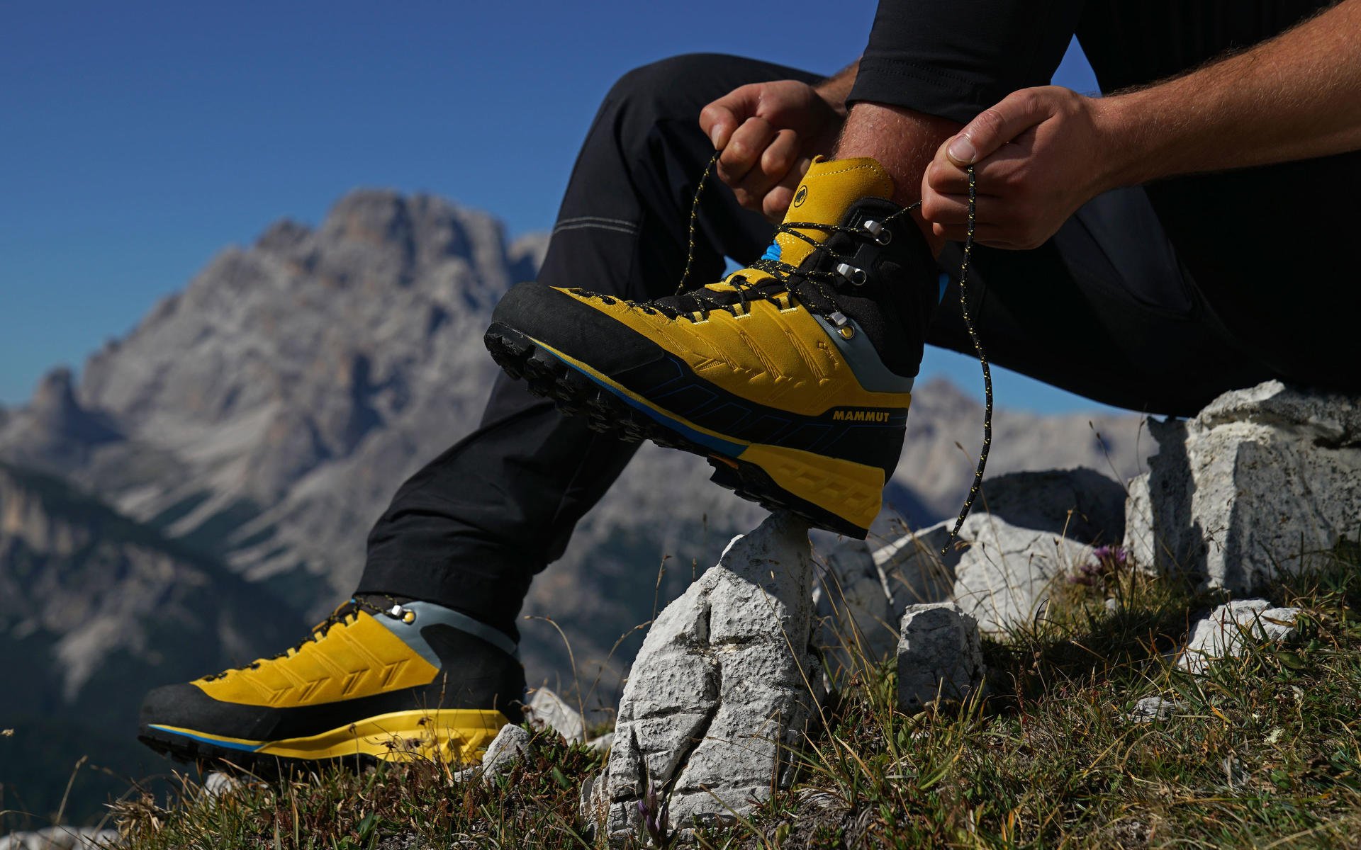 Обувь спортсменов. Ботинки la Sportiva. La Sportiva реклама. Гора обуви. Ботинки в горах.