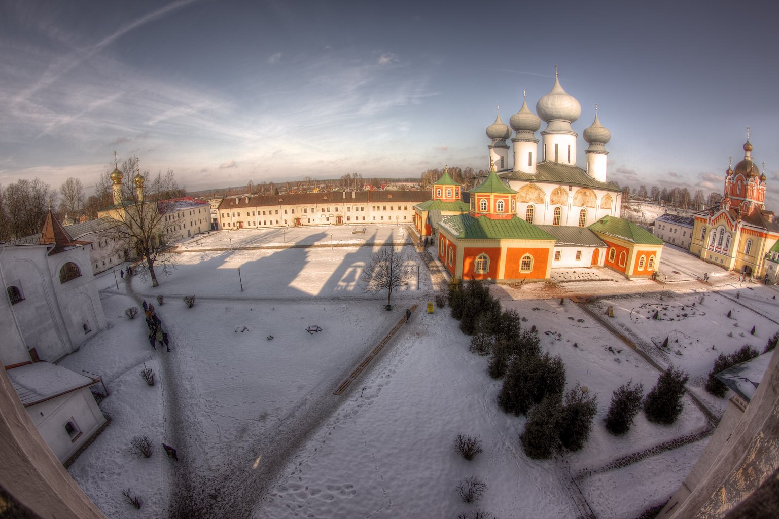 Тихвин Успенский монастырь зимой