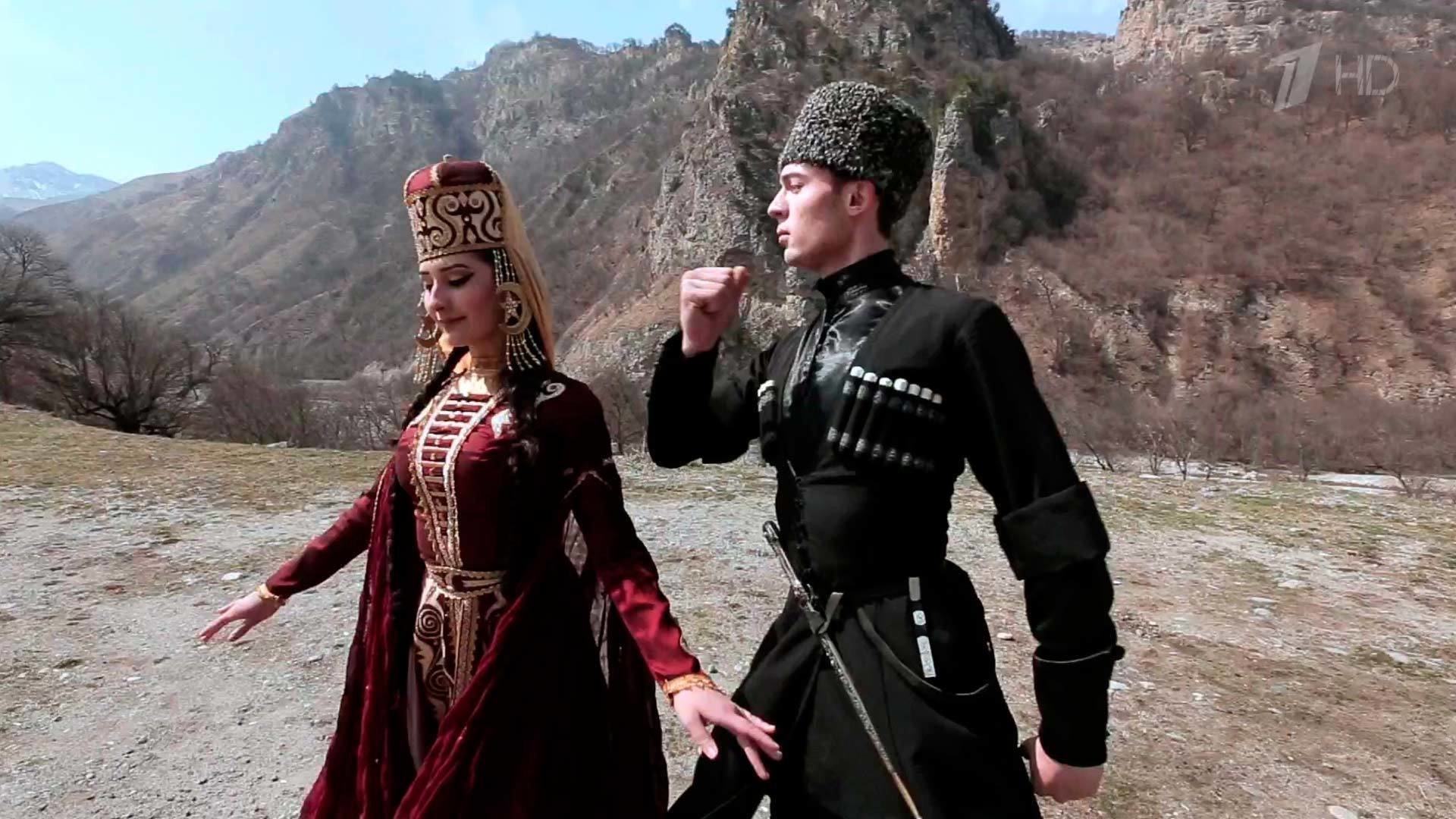 Карачаевцы это. Кабардино-Балкария кабардинцы. Кабардино-Балкария национальный костюм. Национальный костюм карачаевцев.