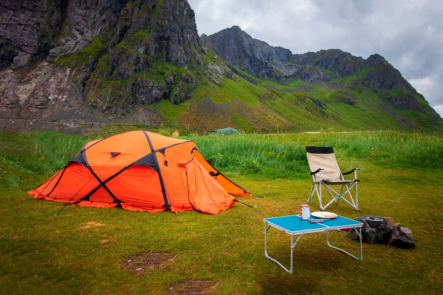 Надувная кемпинговая мебель. Палатка туристическая. Поход с палатками. Палатка походная. Спальник палатка.