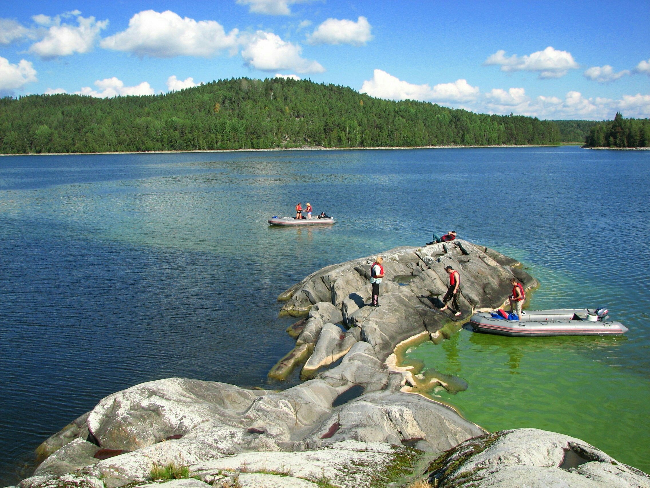 Где можно отдохнуть на озере. Карелия. Карелия места для отдыха. Карелия места для туризма. Туристы в Карелии.