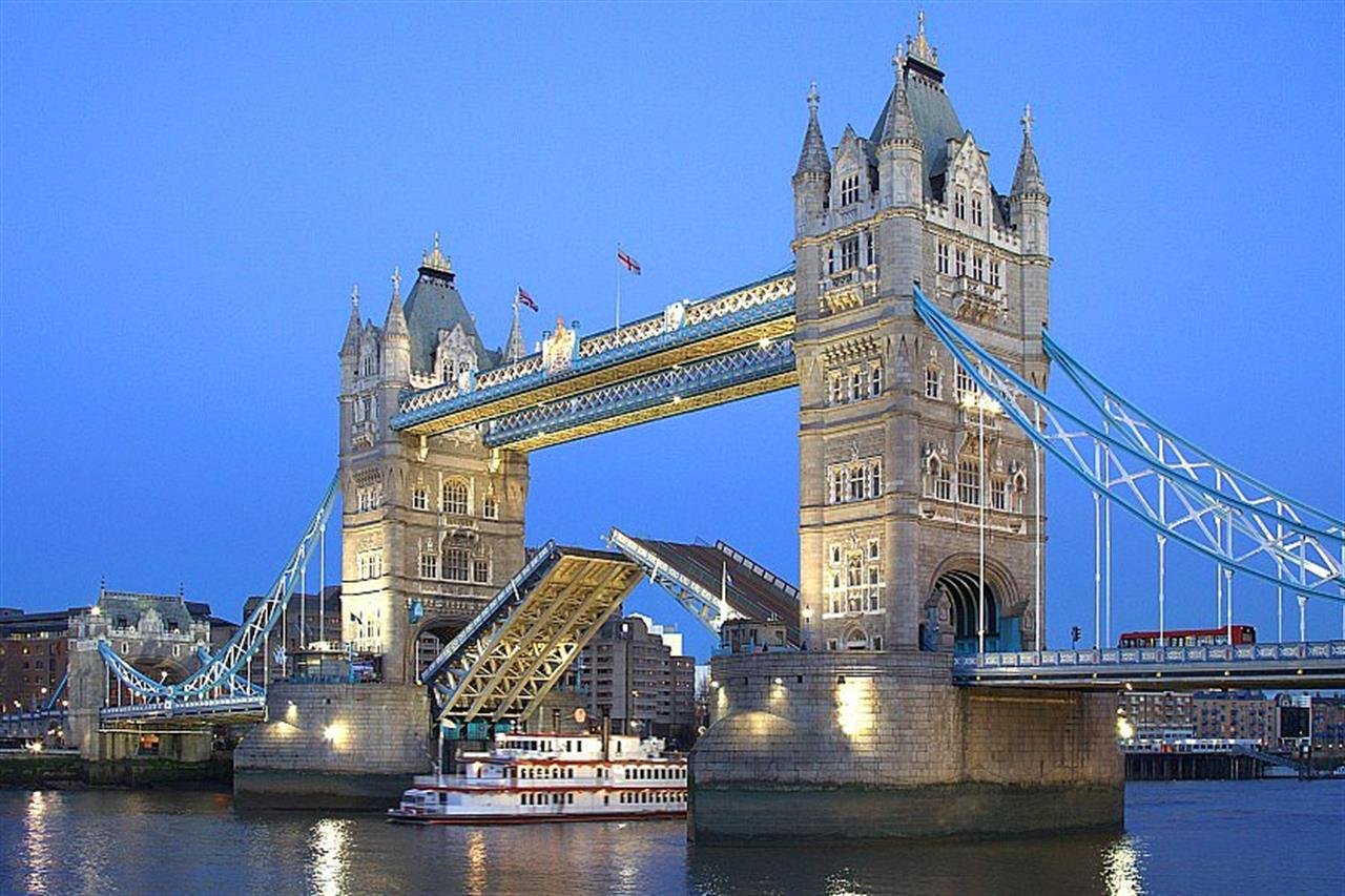 Англия ис. Лондонский Тауэрский мост. Биг Бен и Тауэрский мост. Тауэрский мост достопримечательности Лондона. Тауэрский мост туристы.