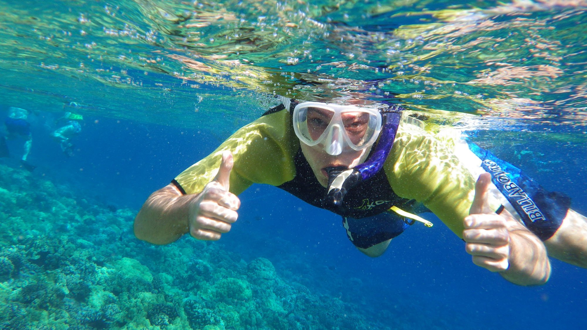 Life is diving. Сноркелинг в Египте. Красное море снорклинг. Подводное плавание с маской и трубкой. Плавать под водой.