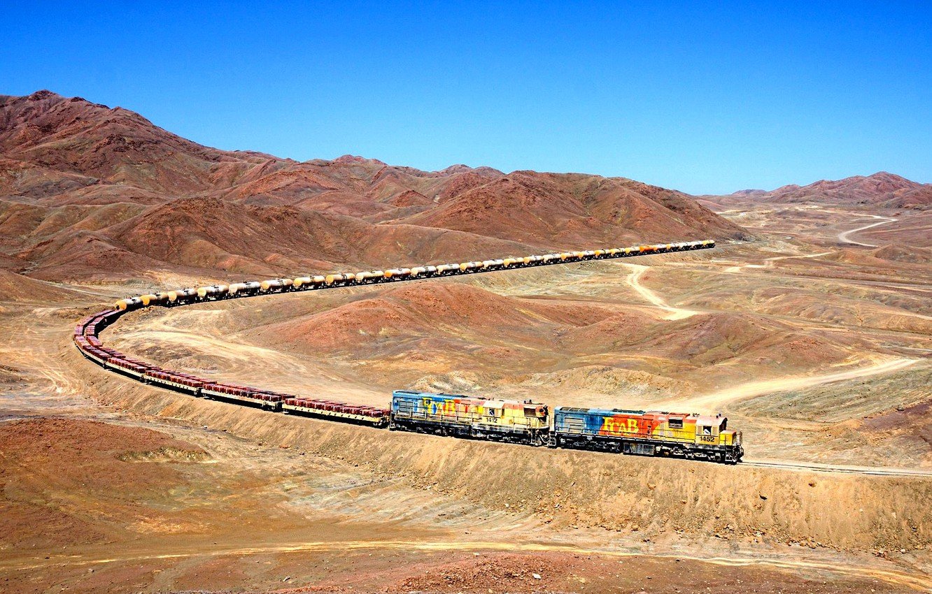 Железная дорога большие поезда. Лима Высокогорная железная дорога. Мавританская железная дорога горнорудная. Поезд в пустыне. Железная дорога в пустыне.
