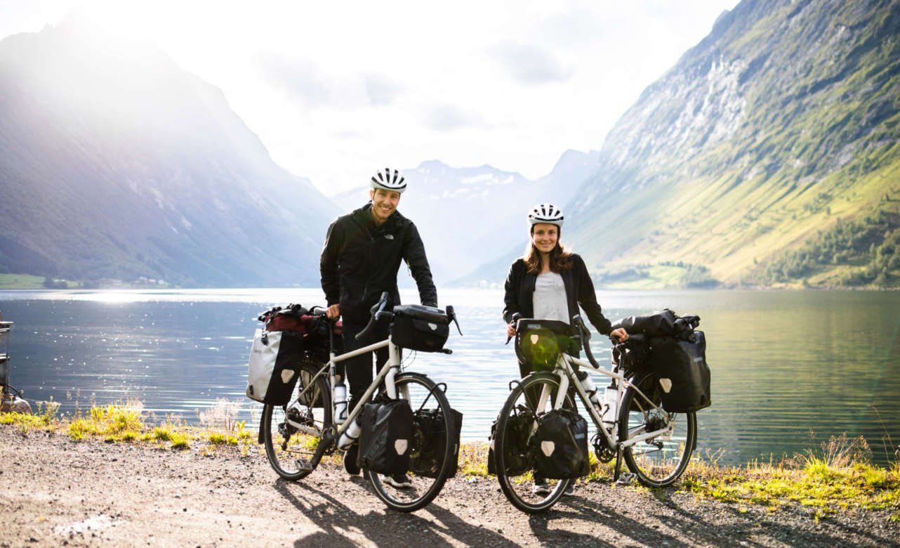 Bike travel. Путешествие на велосипеде. Велосипед для туризма. Велосипедисты в Норвегии. Велосипед турист.