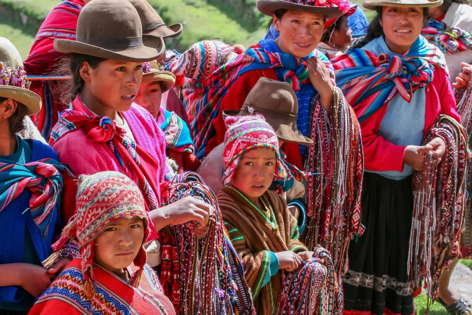 Большая часть населения южной америки говорит на. Население Перу перуанцы. Чили жители чилийцы. Индейцы аймара. Креолы в Перу.