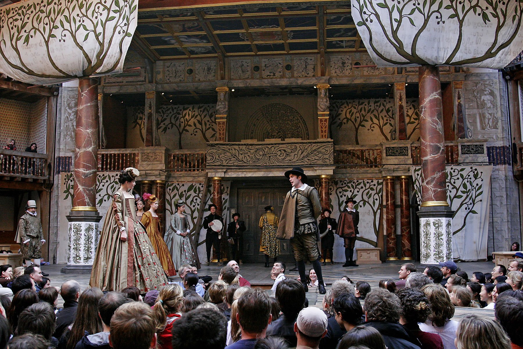 The year of the theater. Глоуб театр в Лондоне. Уильям Шекспир театр Глобус. Театр Глобус Шекспира в Лондоне. Театр Вильям Шекспир Лондон.