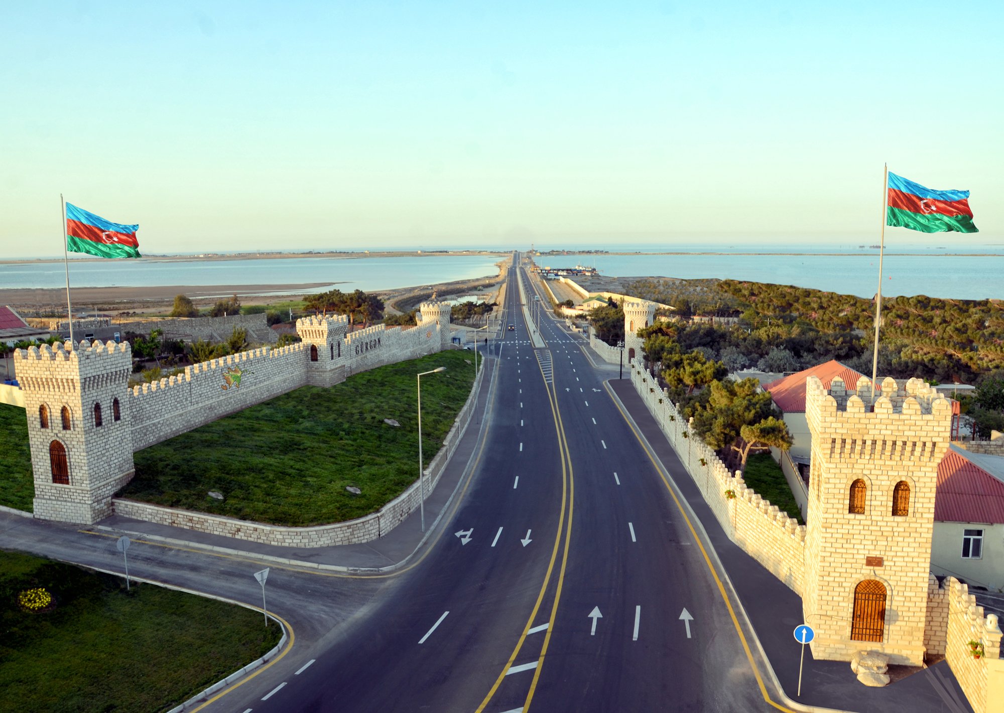 Нижний азербайджан. Пираллахи Азербайджан. Пираллахи остров Баку. Баку Пираллахи Азербайджан. Посёлок Пираллахи.