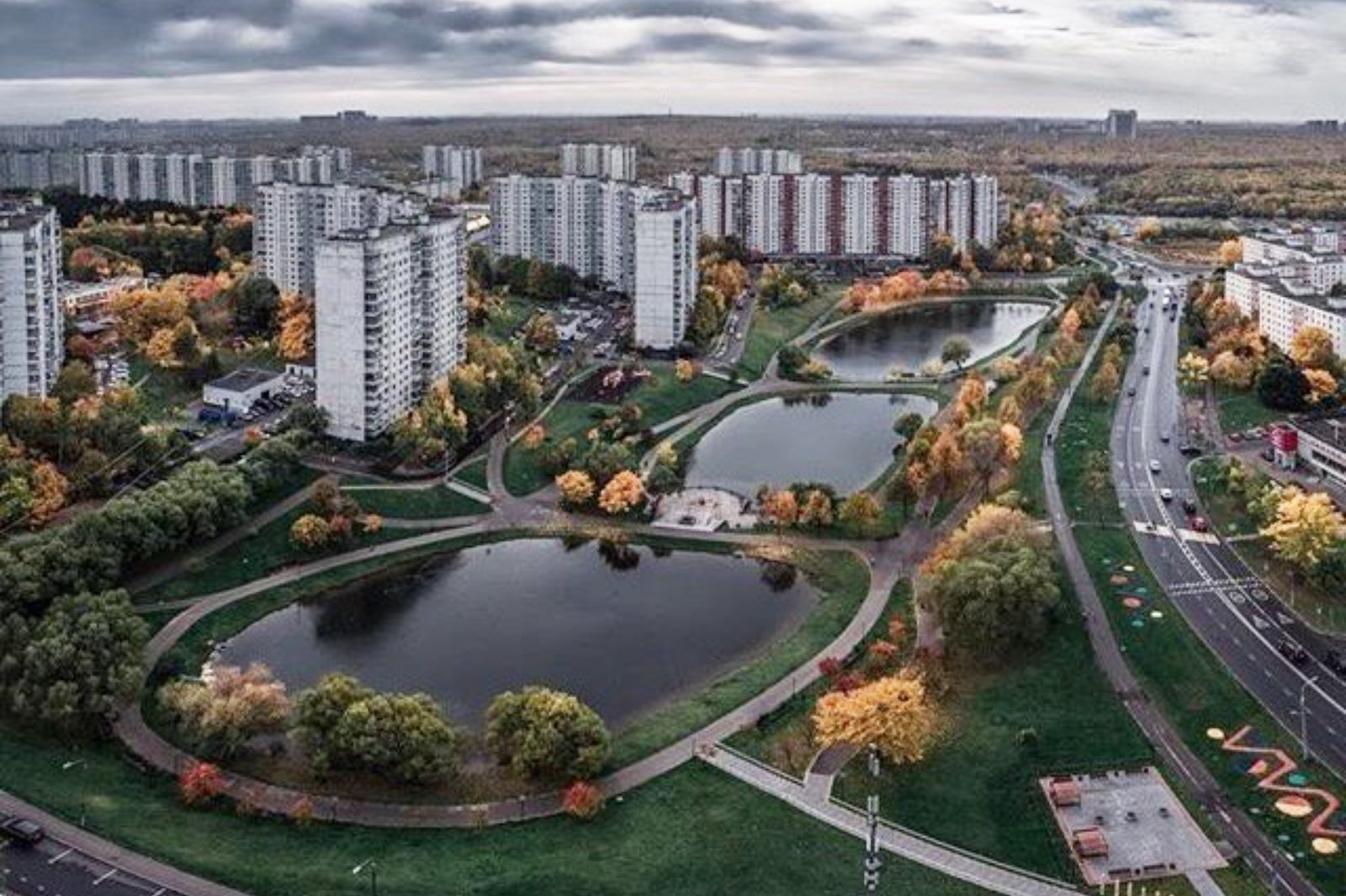 Куда ясенево. Парк Ясеневские пруды Москва. Ясенево парк. Три пруда в Ясенево. Район Ясенево Ясеневский лесопарк.