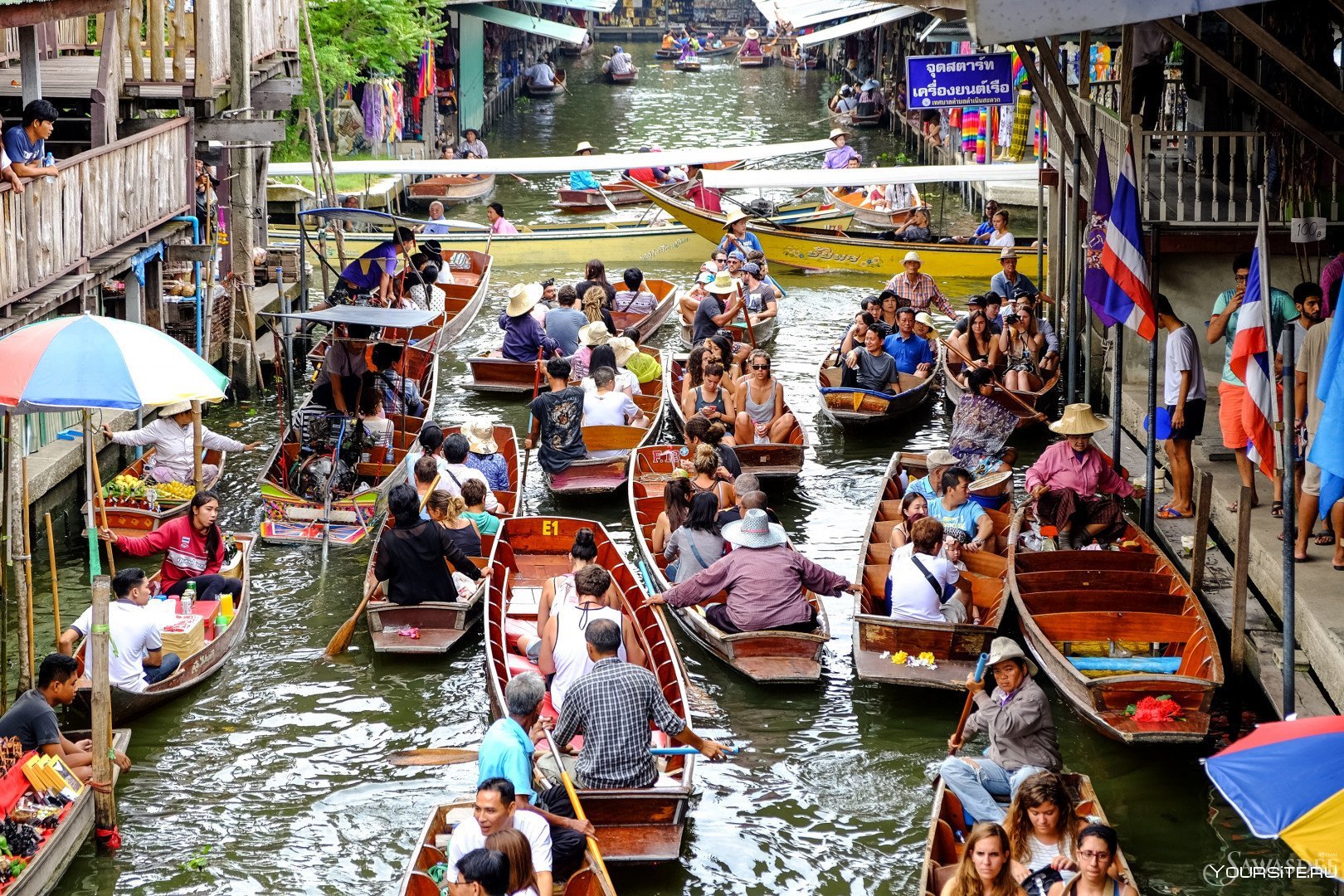 Какая река в бангкоке. Плавучий рынок Дамноен Садуак. Дамноен Садуак Бангкок. Плавучий рынок в Тайланде. Плавучий Ранок Бангкок.
