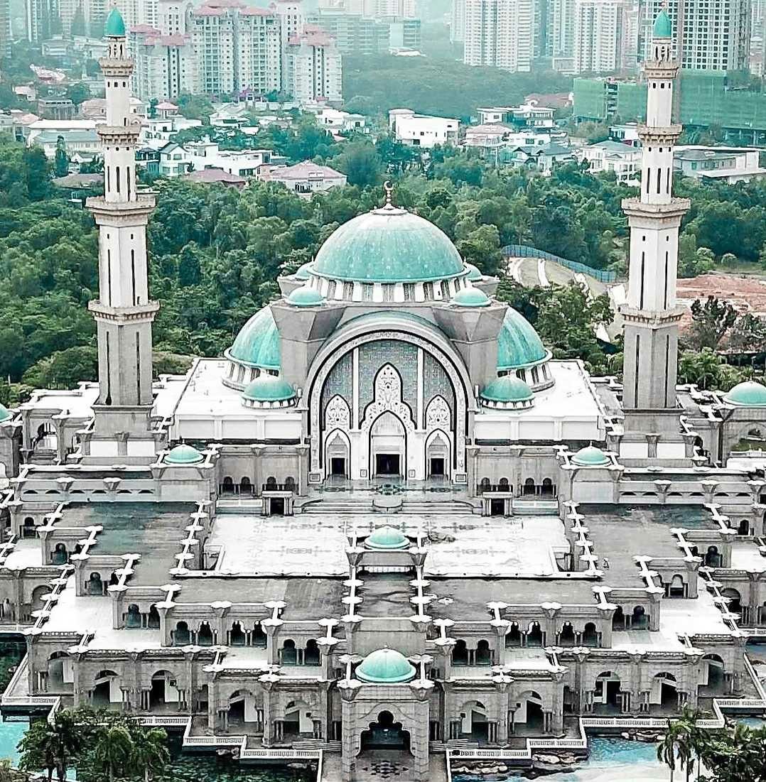 Культовые сооружения мусульман. Мечеть Вилайят Персекутуан. Мечеть Вилайят-Персекутуан, Куала-Лумпур, Малайзия. Мечеть Куала Лумпур. Харбинская Соборная мечеть.