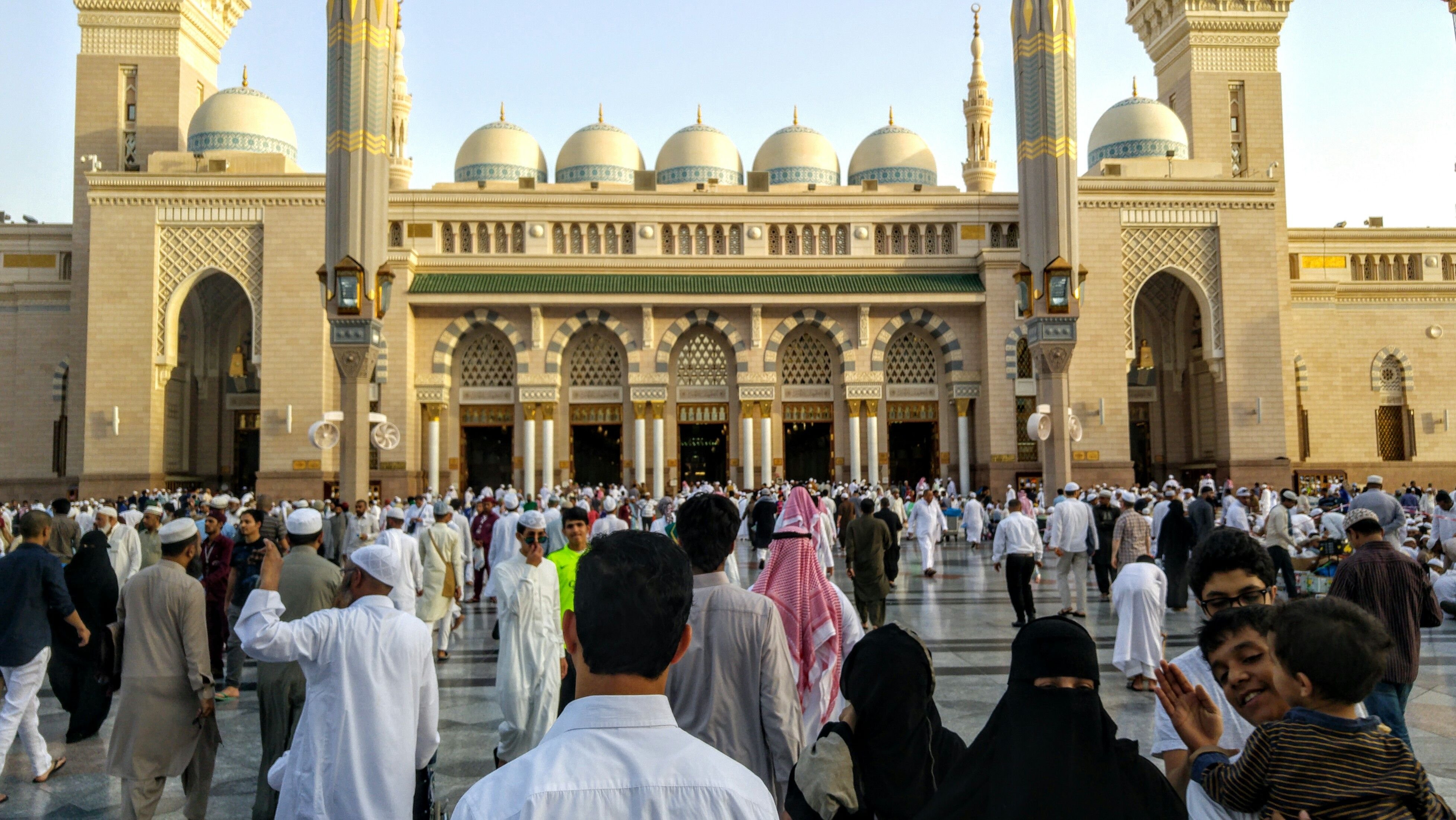 Дубай ураза. Мечеть пророка Мухаммеда в Медине. Медина Египет. Араб имам Куръан мечеть Мекка.