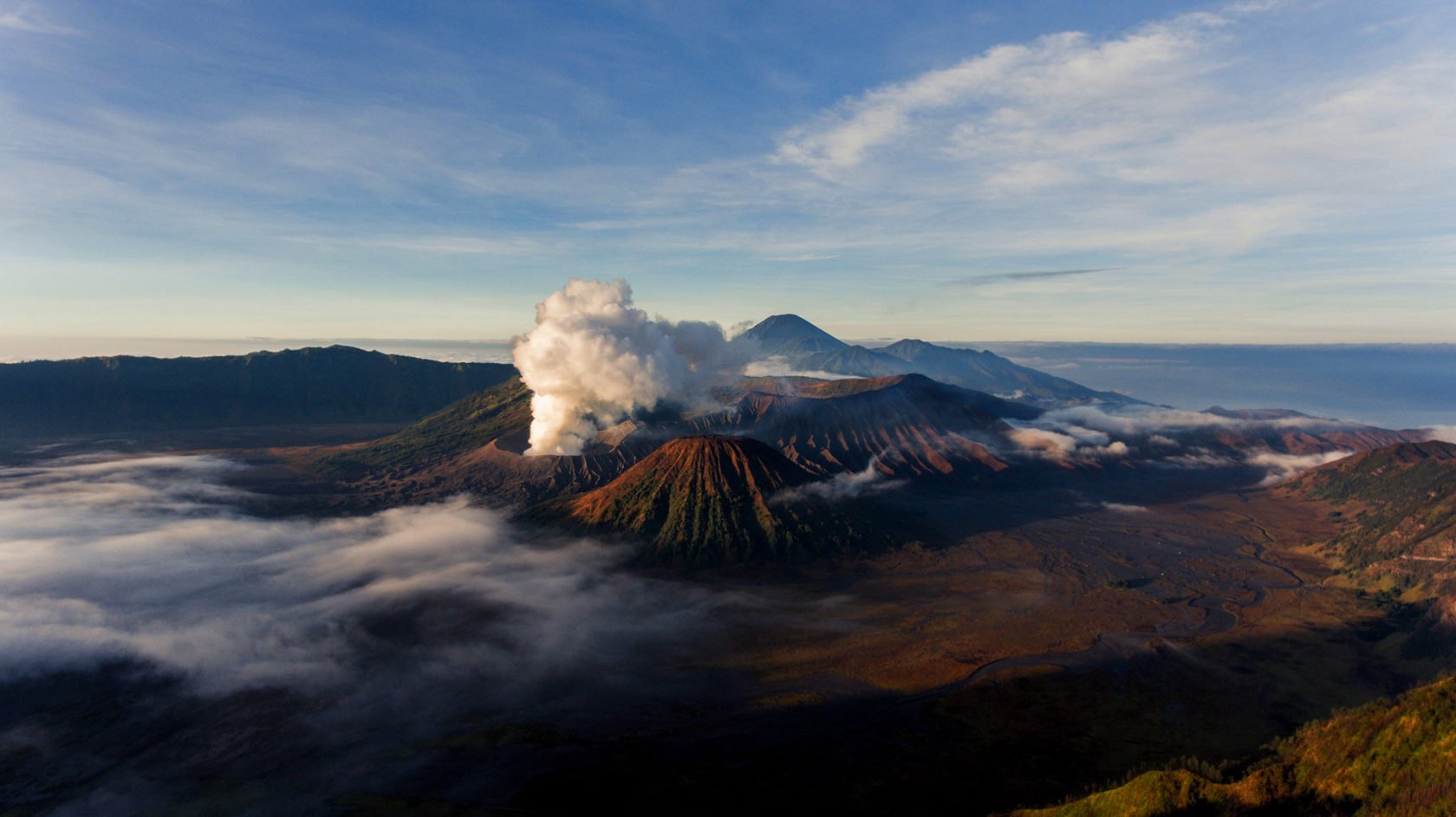 Вулкан Бромо в Индонезии. Бали экскурсия на вулкан. Семеру Кракатау. Кракатау 1883. Кракатау ключевская сопка фудзияма этна