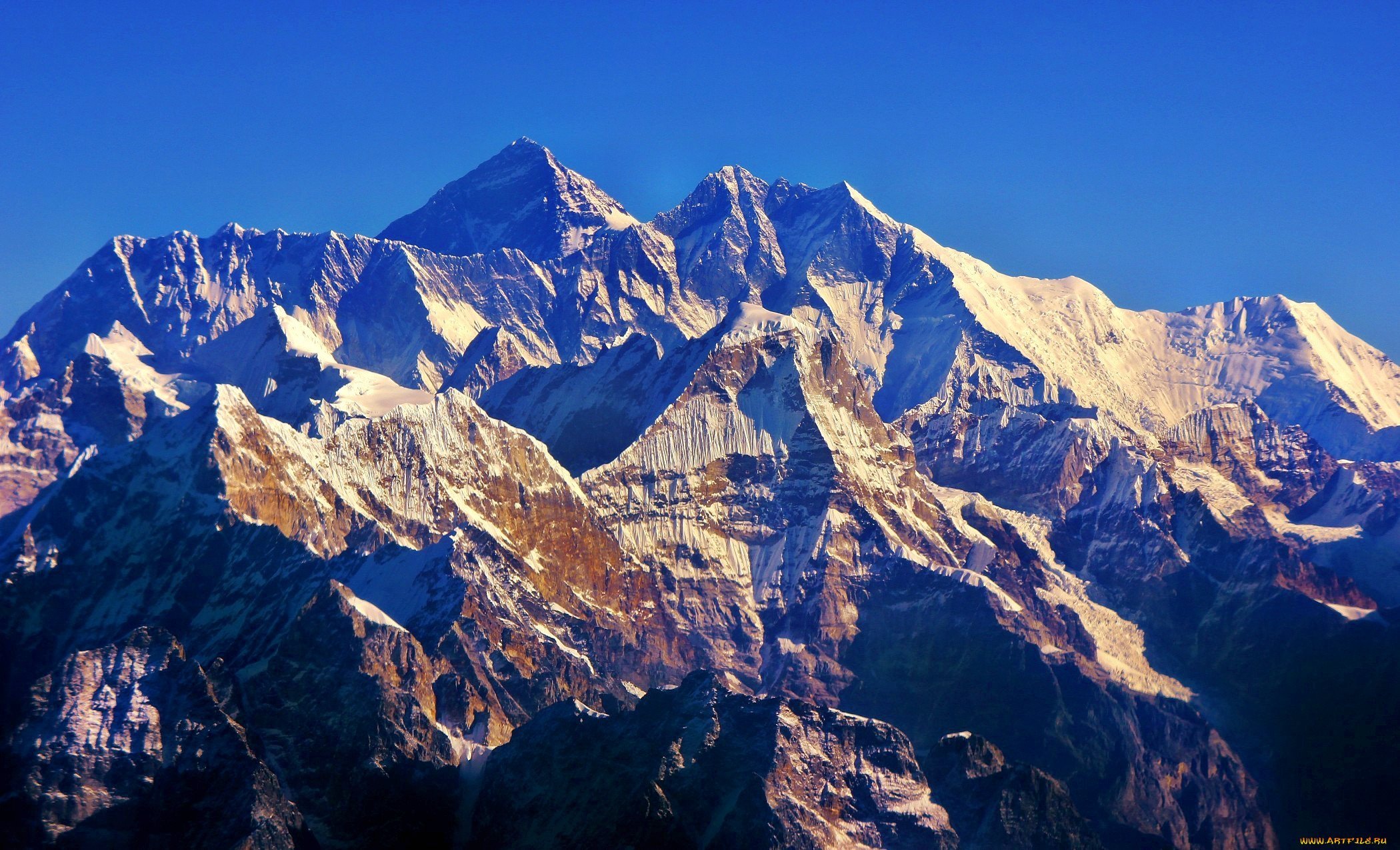 Картинки высокие горы. Гималаи гора Эверест. Непал Горная вершина Джомолунгма (Эверест). Эльбрус Эверест Джомолунгма. Гора джамалумба.