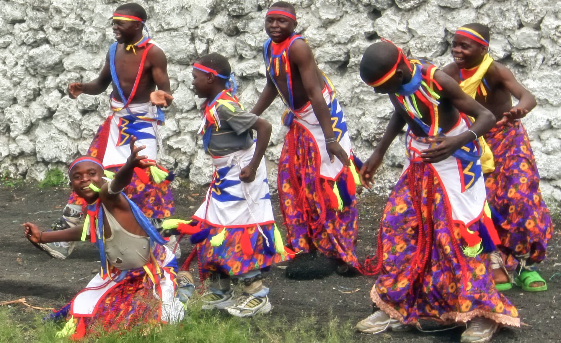 Культура конго. Афар народ Африки. Республика Конго национальный костюм. Африка Конго Национальная одежда. Демократическая Республика Конго национальный костюм.