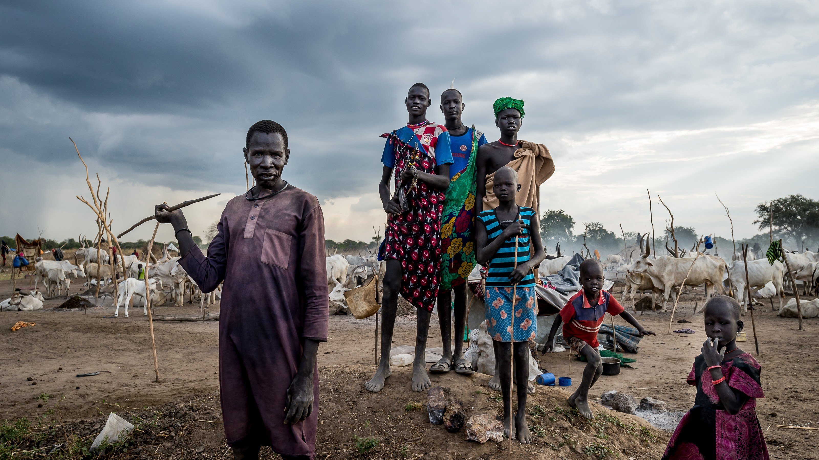 Русские племена в африке. Южный Судан нац костюм населения. Суданцы народы Судана. Республика Южный Судан. Африка нищета Южного Судана.