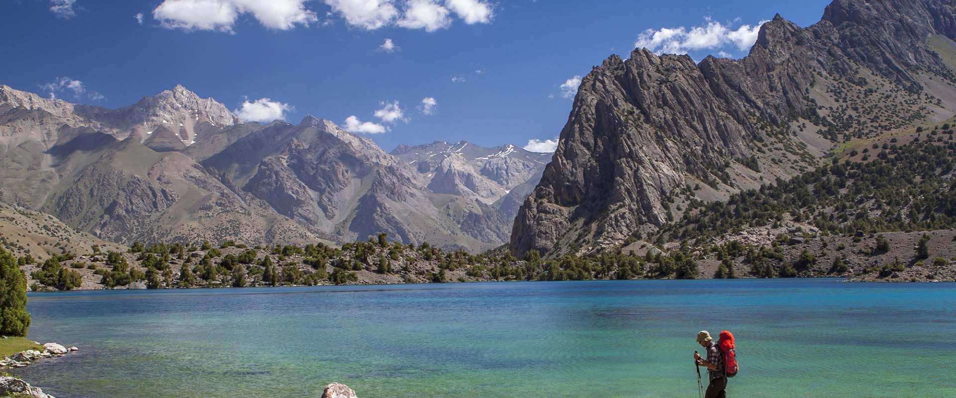 Таджикистан туризм. Туристы в горах Памира. Экотуризм Таджикистан. Туризм в Таджикистане. Туристическая место Таджикистана Памир.