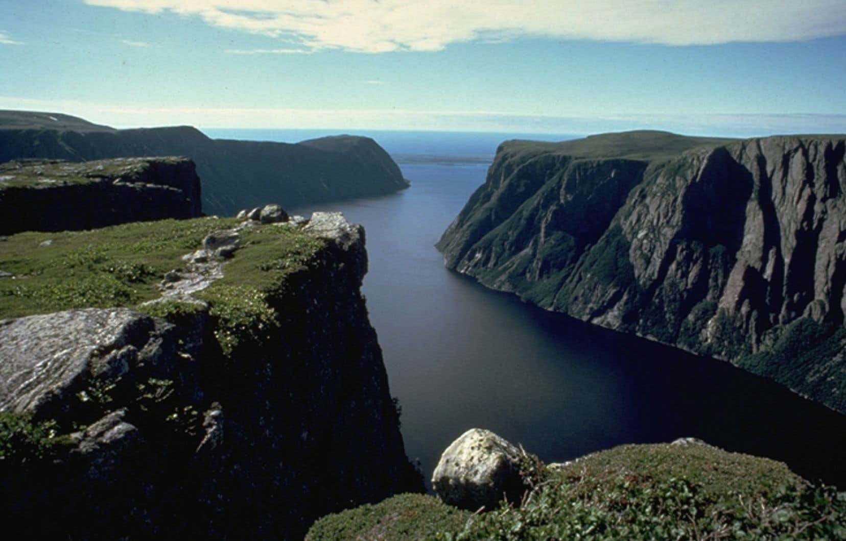Ньюфаундленд длина реки. Грос-Морн ньюфаундленд и лабрадор. Национальный парк Грос-Морн. Ньюфаундленд остров. Национальный парк Грос Морн Канада.