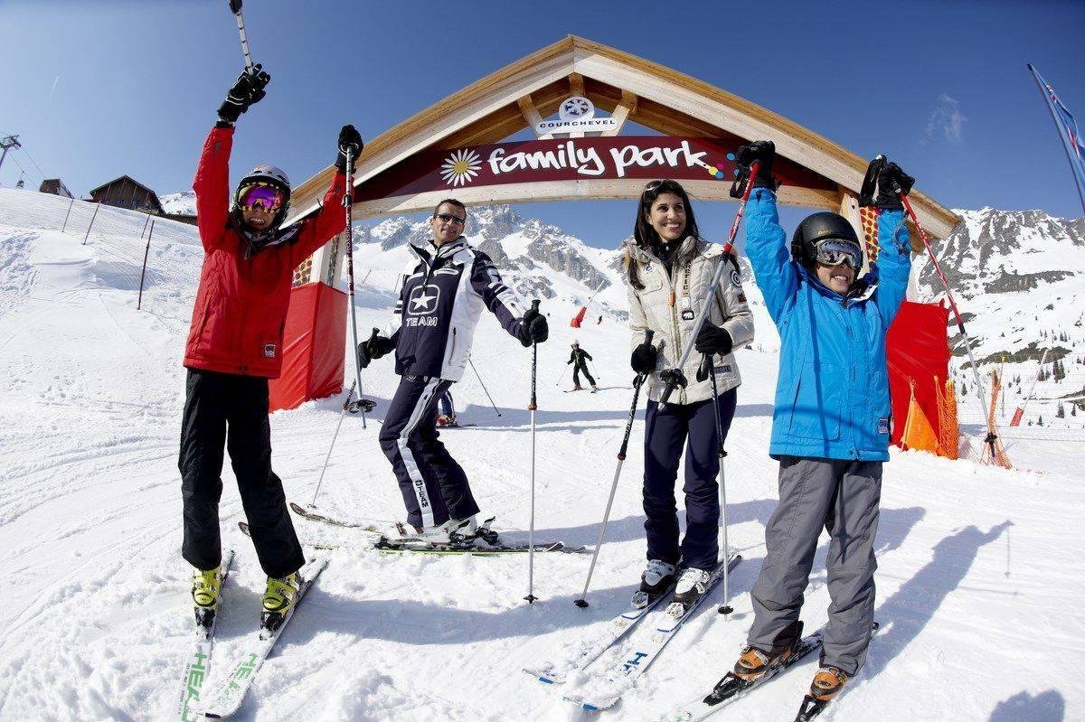 Первый горнолыжный курорт. Горнолыжка Куршавель. Горные лыжи Куршевель. Альпы Куршевель. Швейцария Куршевель горнолыжный курорт.