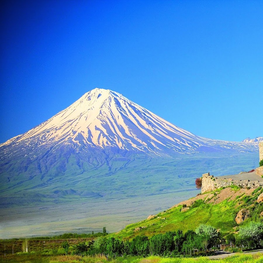 Гора Арарат в Армении. Высота горы Арарат. Гора Арарат сис Масис. Гора Арарат с Церковью. Арарат находится в армении