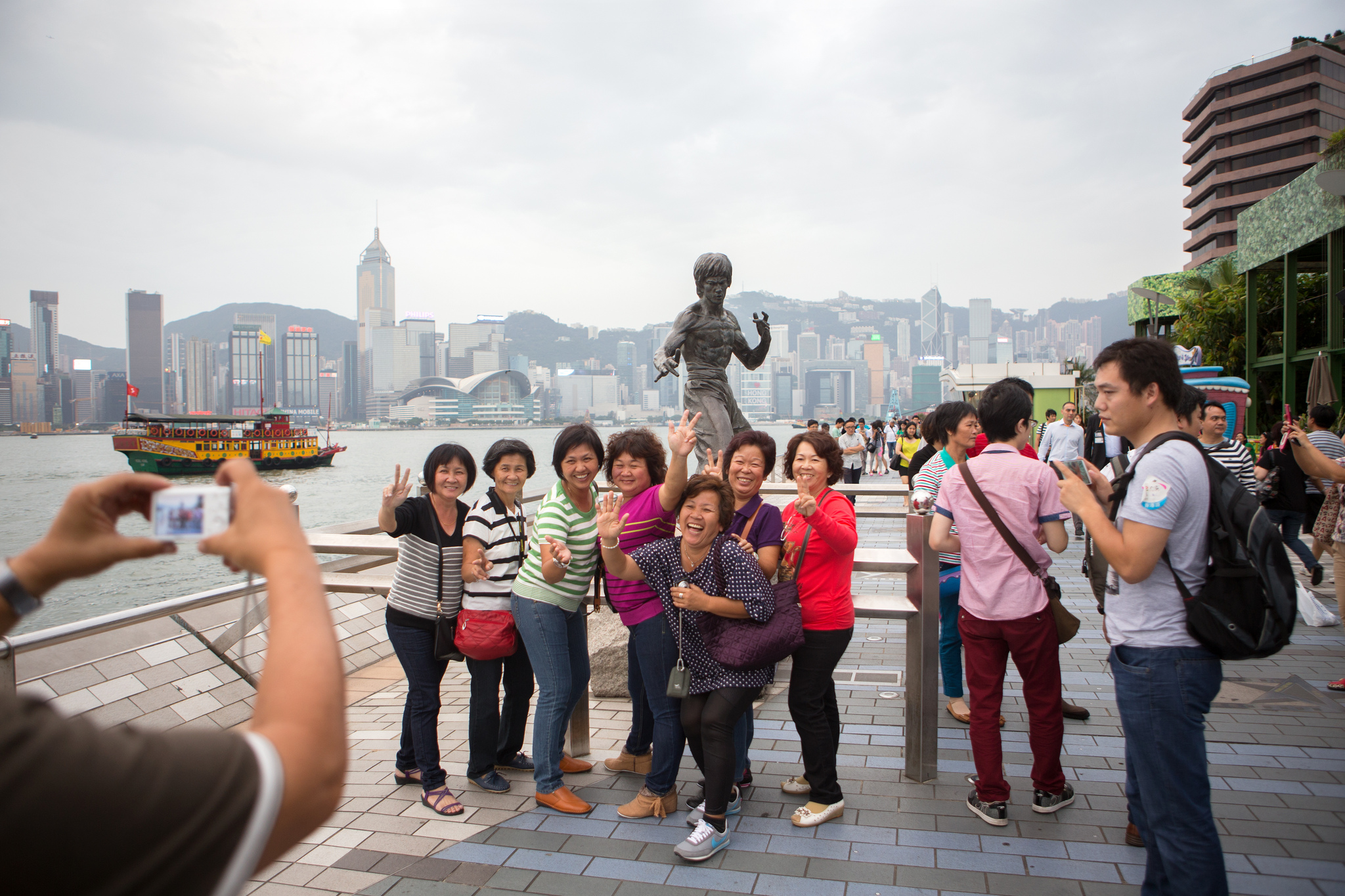When most people travel. Туристы в Китае. Китайские туристы. Китай туризм. Культурно познавательный туризм в Китае.