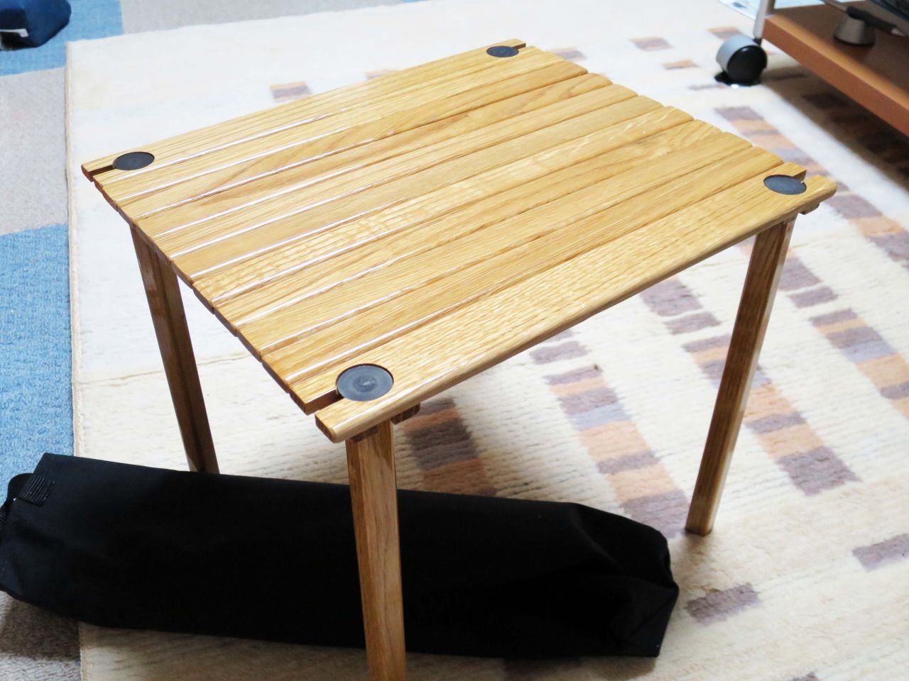Быстрый и легкий стол. Походный столик из дерева. Складной столик. Самодельный складной столик. Самодельный походный столик.