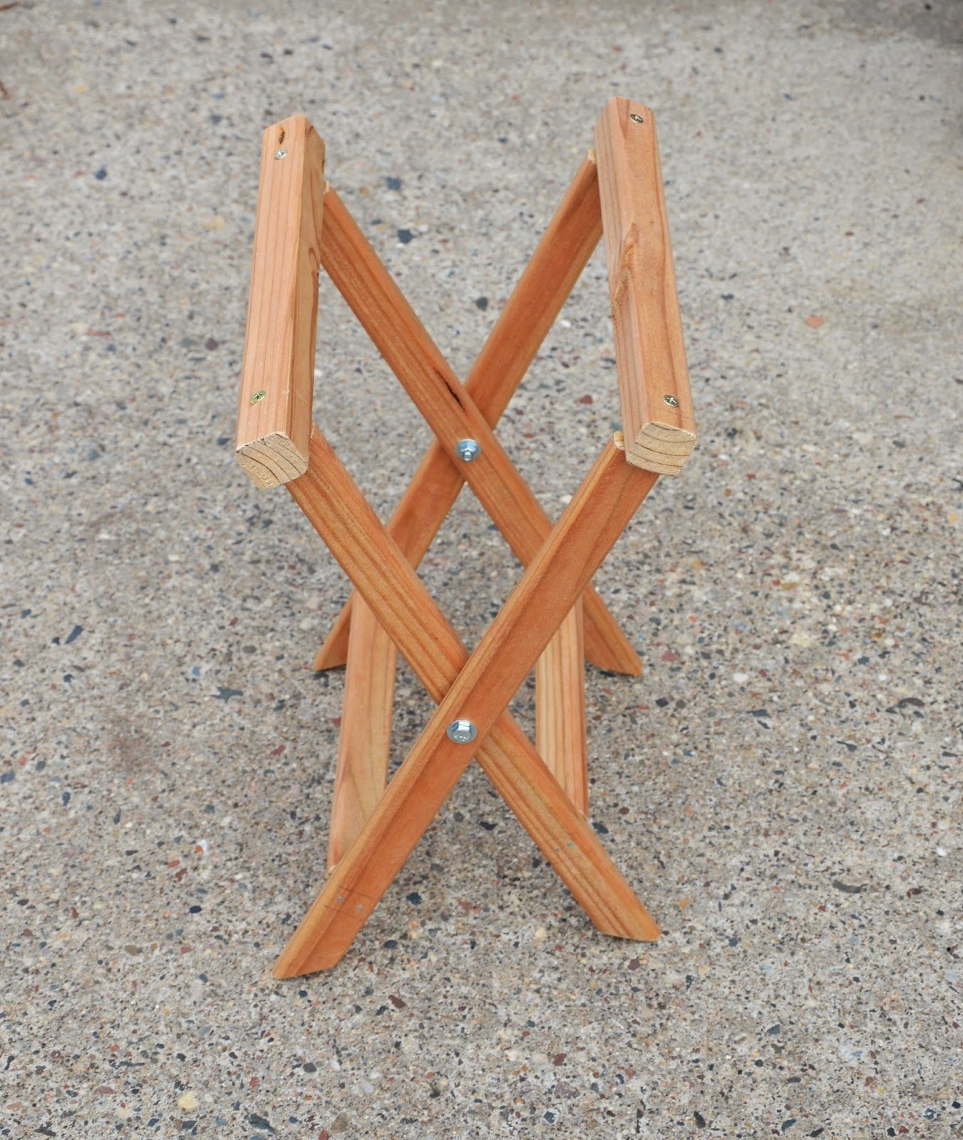 Раскладной стульчик. Самодельный складной табурет. Складной стульчик из дерева. Самодельный раскладной стул. Складные стулья из дерева своими руками