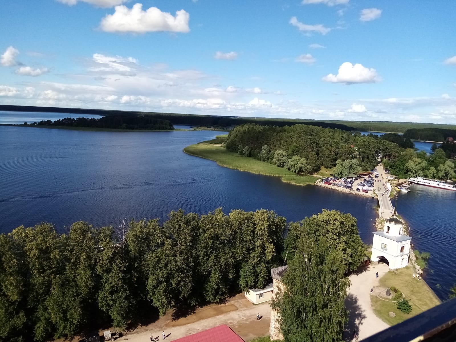 Озеро селигер отдых 2024. Озеро Селигер Осташков. Валдай озеро Селигер. Селигер озеро Осташково. Белое озеро Селигер.