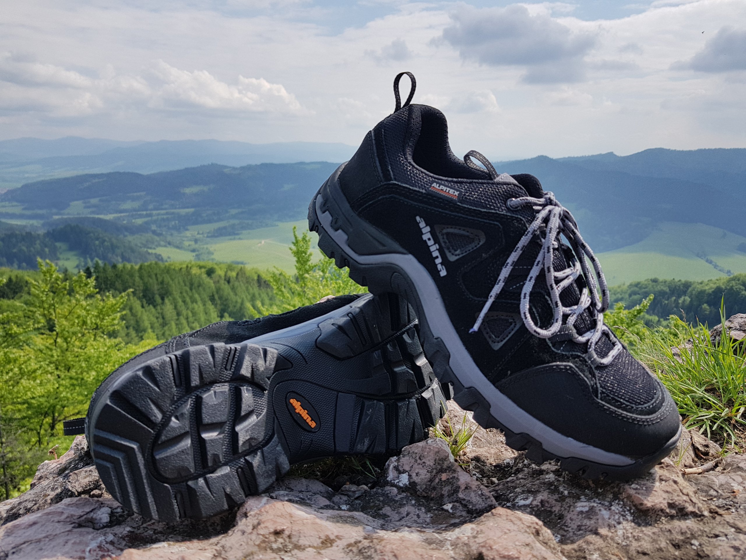 Tracking ботинки. Туристические ботинки. Обувь для горного туризма. Трекинговая и туристическая обувь. Треккинговые кроссовки.
