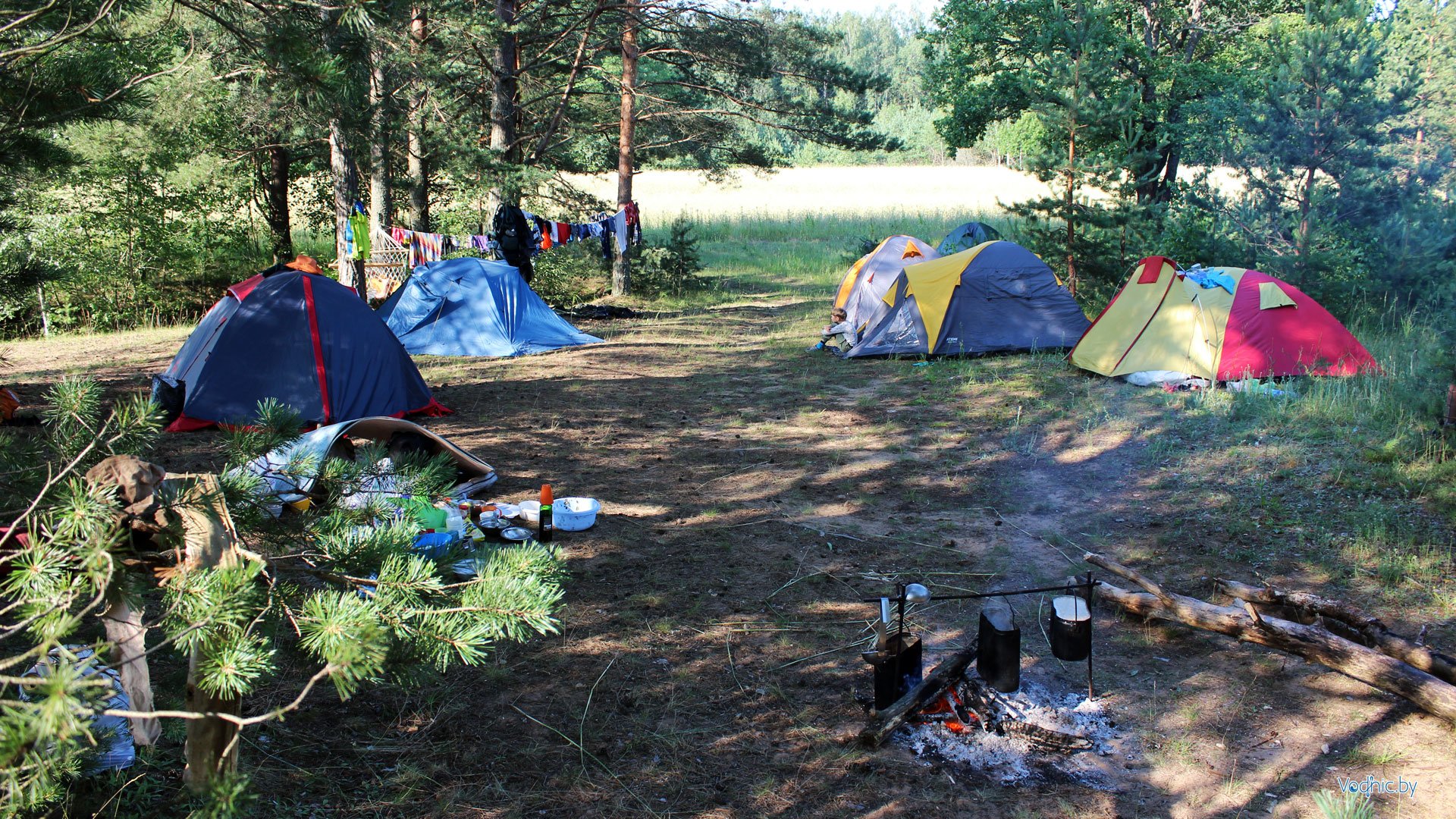Организация палаточного лагеря. Туристический лагерь. Палаточный лагерь. Туризм с палатками. Лагерь с палатками.