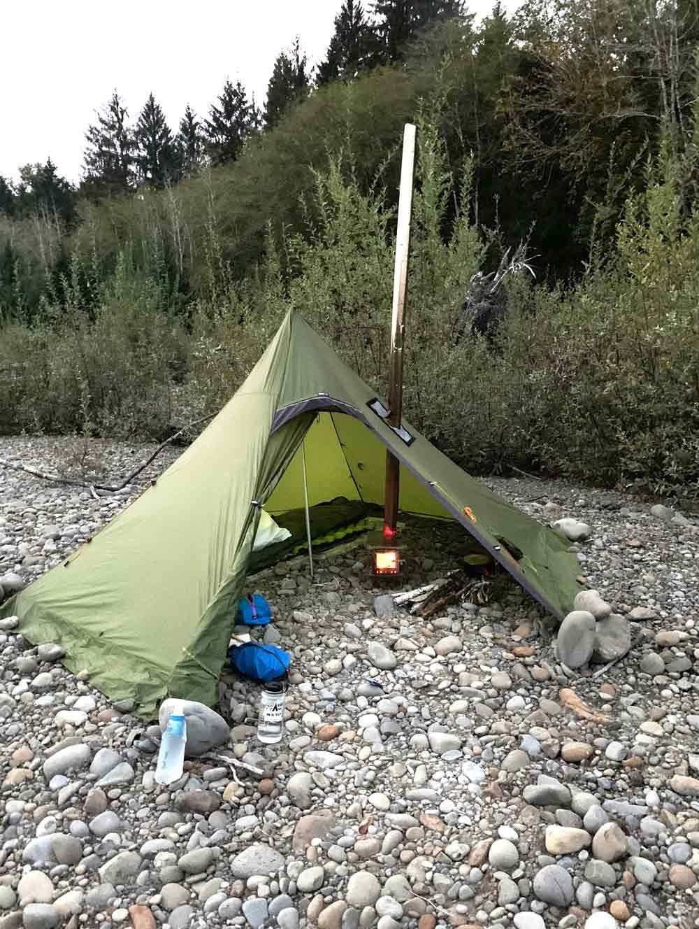 Stave camping. Бушкрафт кемпинг. Hexpeak XL Tipi палатка. Поход с палатками. Кемпинговое снаряжение.