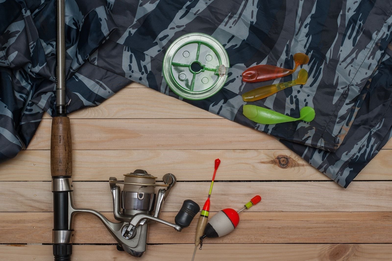 Рыбацкий как правильно. Рыболовные снасти лежат в углу. Tchibo Fishing Set. Chibo Fishing Set. Bike Fishing Setup.