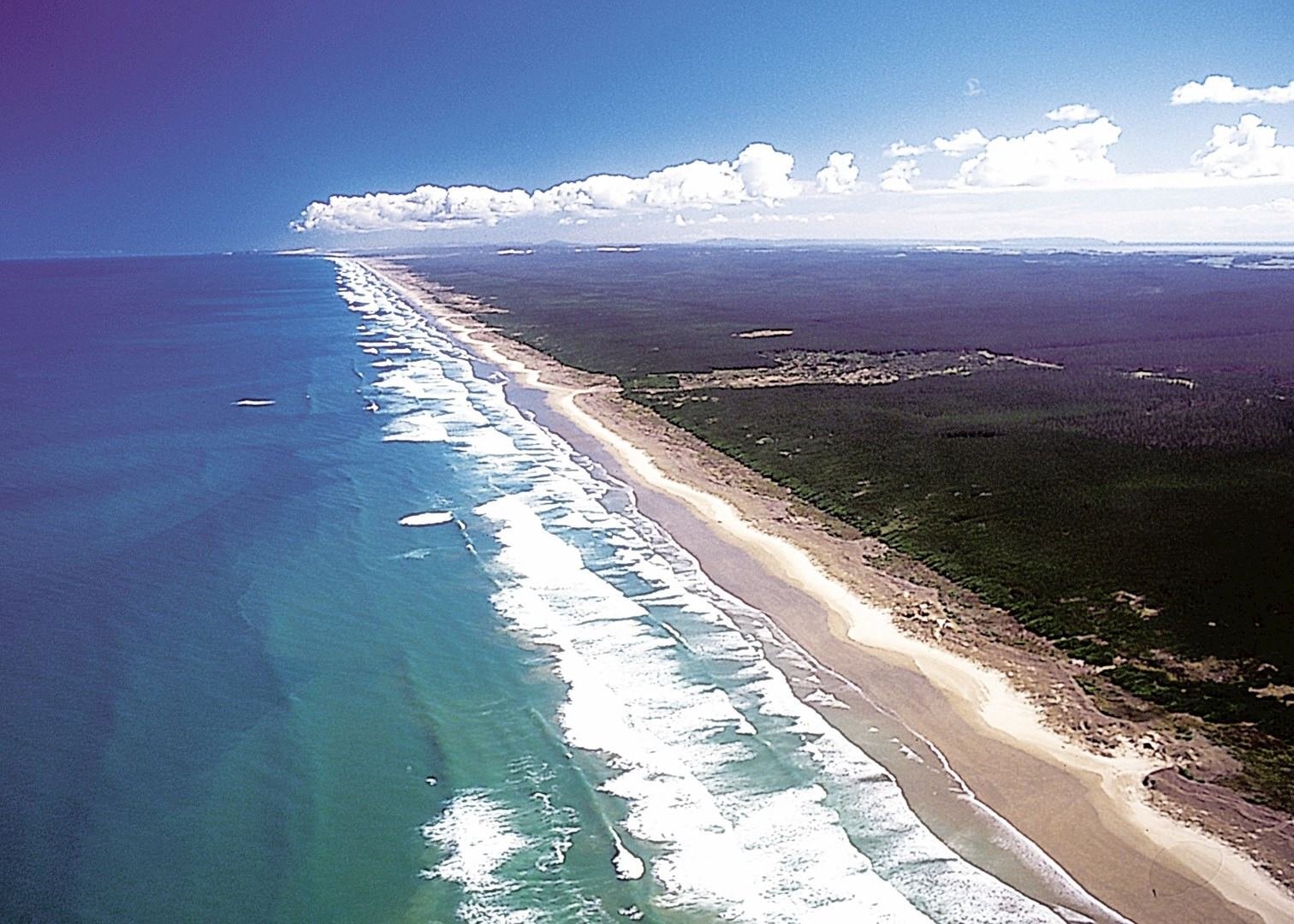 Самая береговая линия у. Новая Зеландия пляж 90 миль. Пляж Прайя до Кассино. Пляж 90 миль. Береговая линия.
