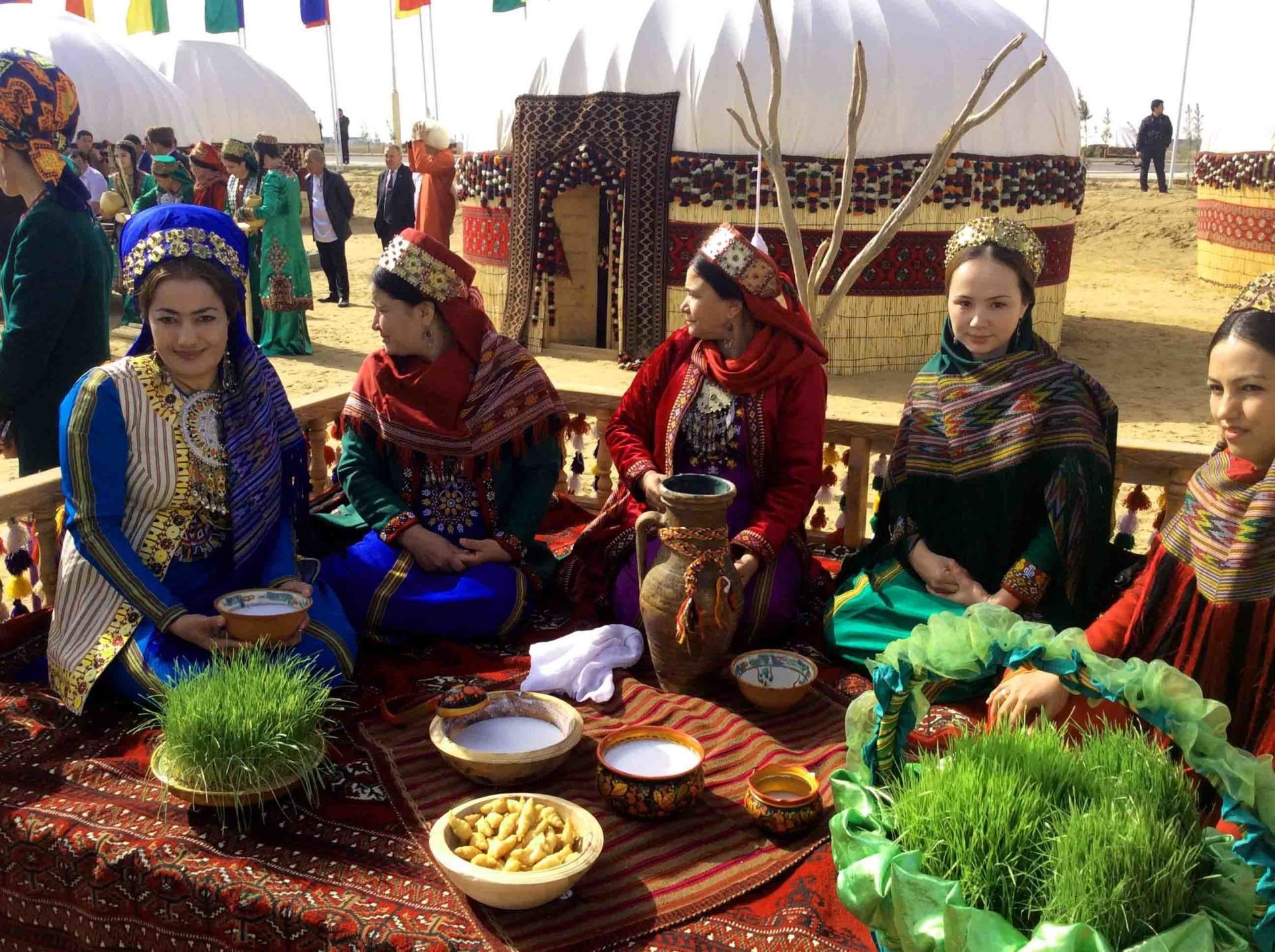 Как живут туркмены. Мары Туркменистан. Туркменский национальный праздник Новруз. Mary город Туркменистан. Туркменистан Мары Худжум.