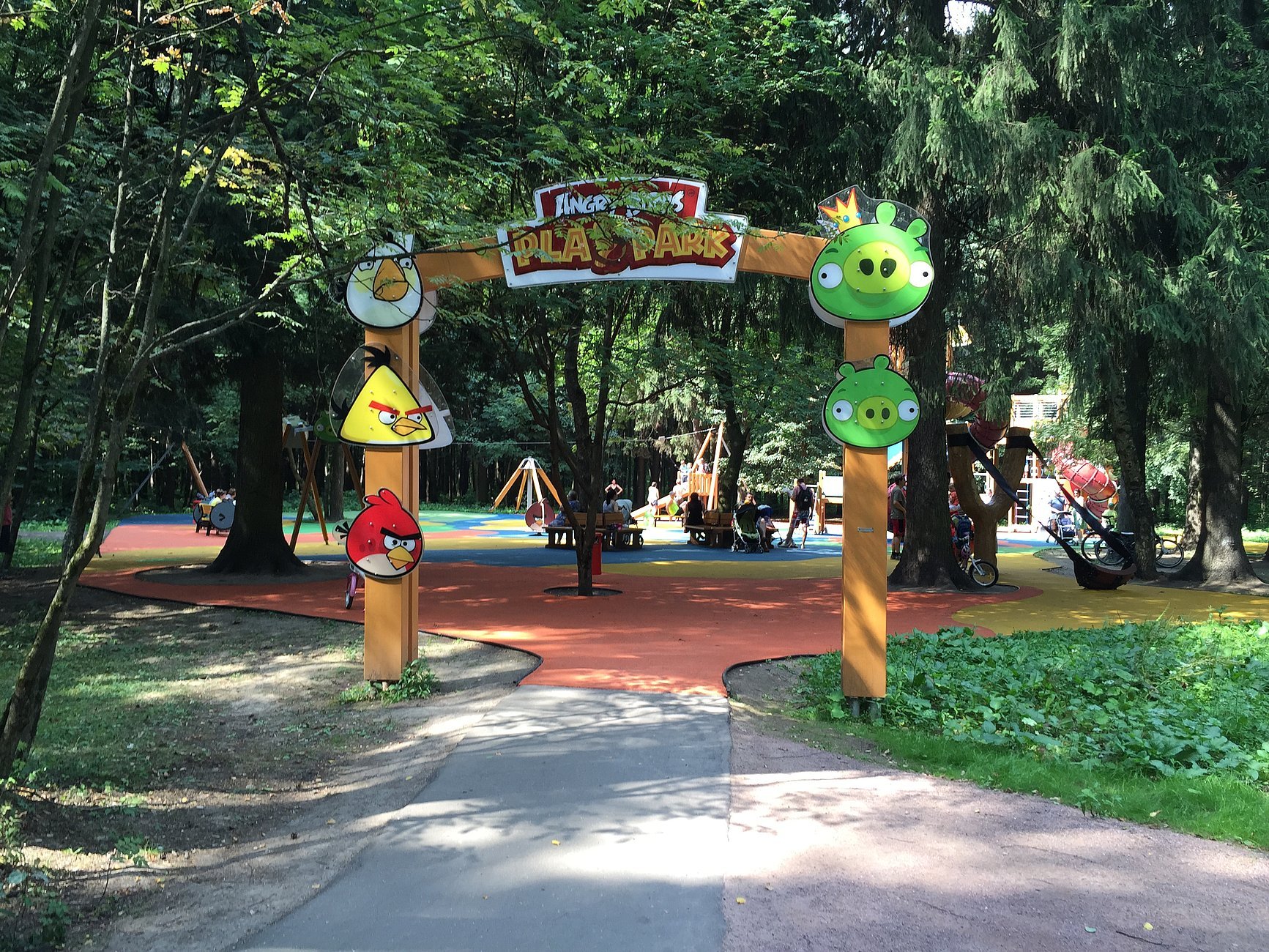 Детская мещера. Мещерский парк Angry Birds. Мещерский парк детская площадка. Мещерский парк площадка Angry Birds. Детская площадка Angry Birds в парке Мещерский.