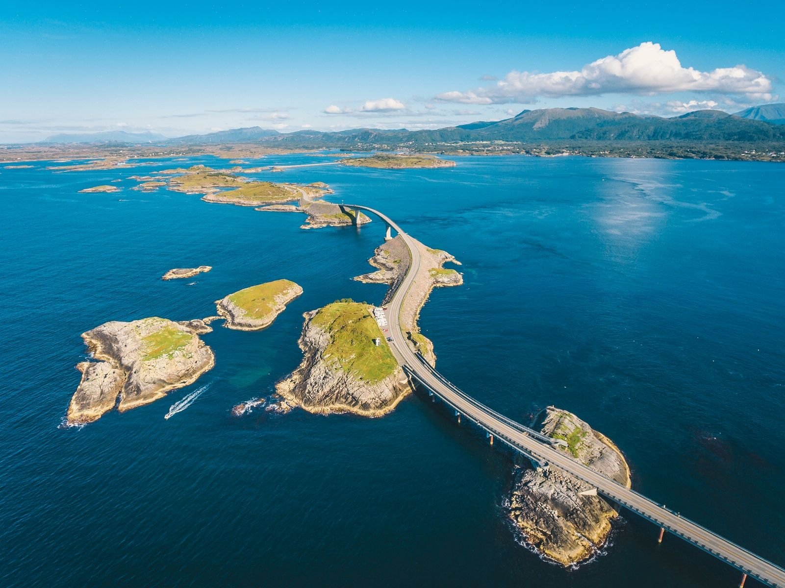 Атлантическая дорога. Атлантик роуд в Норвегии. Мост Атлантик роуд Норвегия. Атлантическая дорога, округ Ромсдал, Норвегия. Лофотенские острова атлантическая дорога.