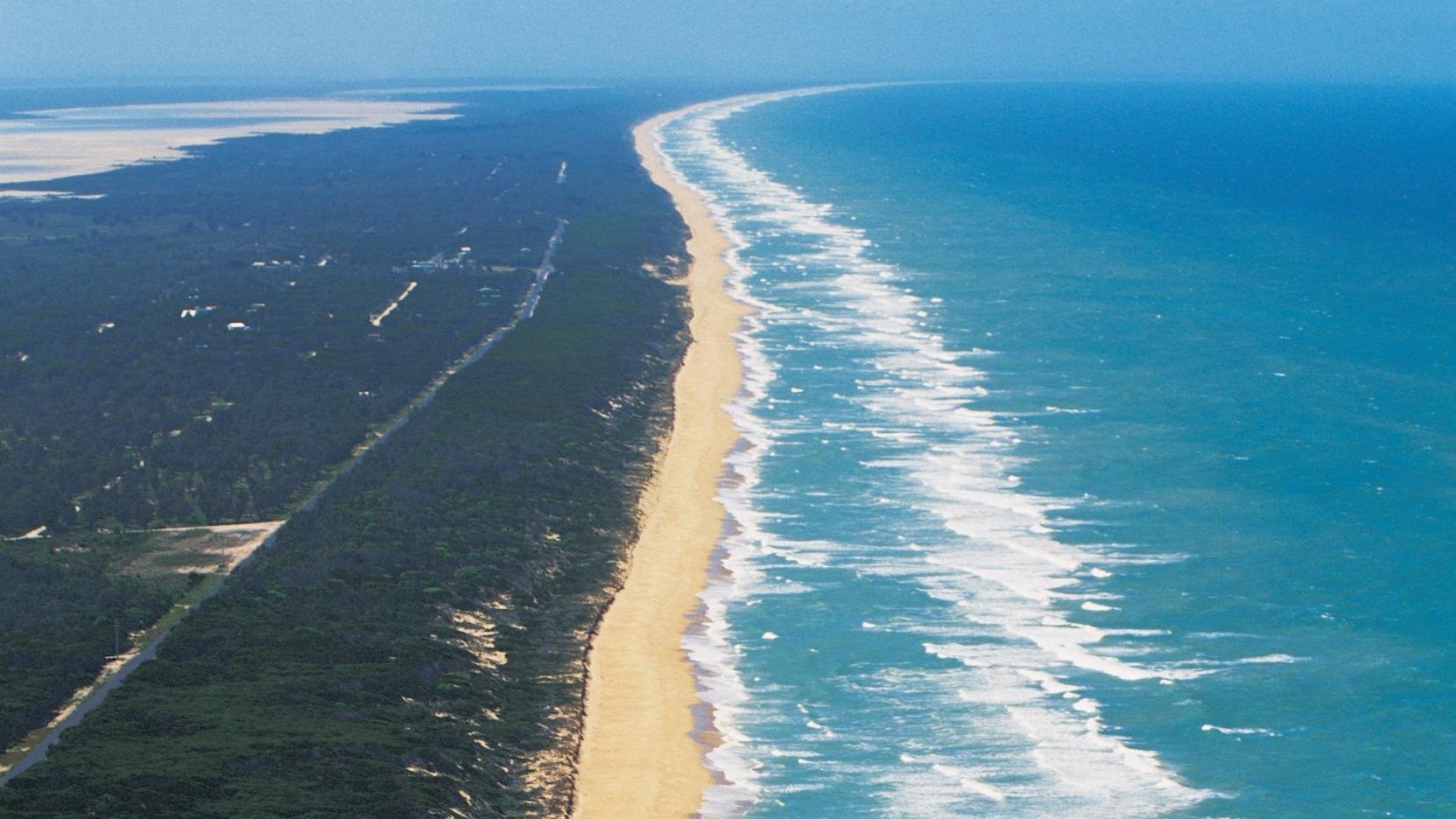 Береговая изрезанность австралии. Австралия Новозеландия Береговая линия. Ninety Mile Beach New Zealand. Самый протяженный пляж в мире.