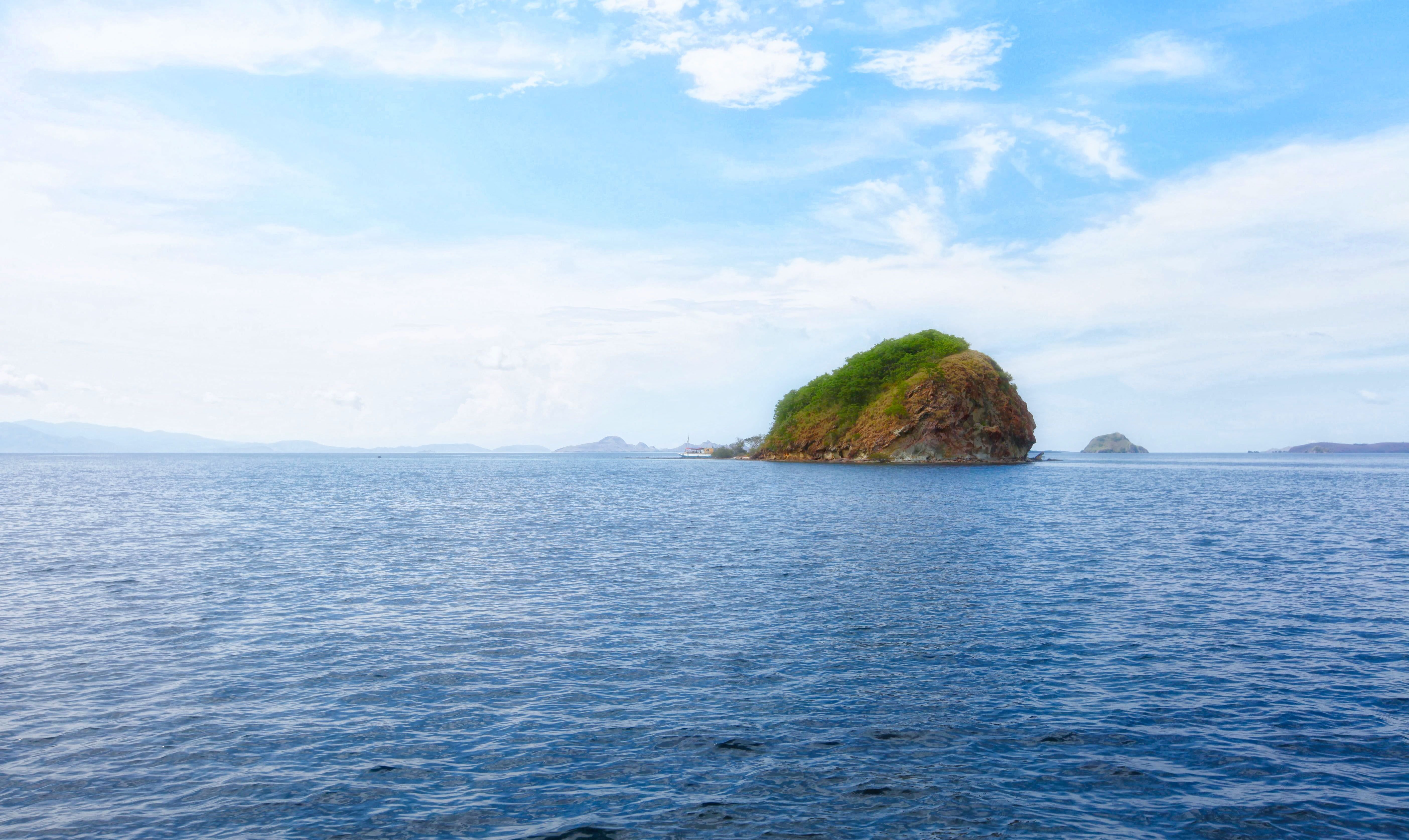Остров ата. Морской заповедник Саут-Уотер-Кей,. Необитаемые острова Индонезии. Яванский остров. Острова в Яванском море.