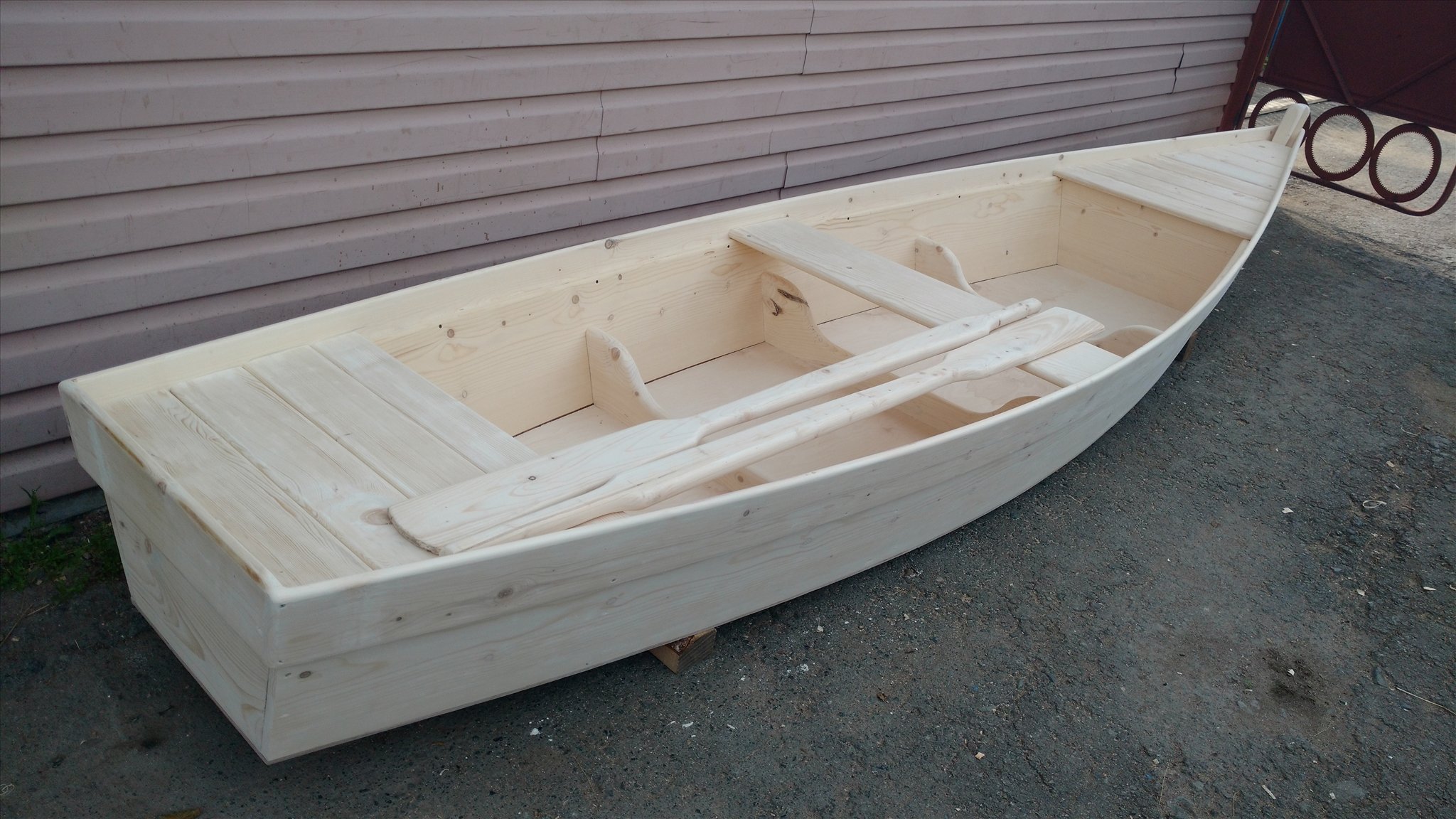 Плоскодонка 5. Лодка плоскодонка 4.5 метра. Лодка Сириус 6 1,6 плоскодонка. Красивая деревянная лодка. Деревянная лодка плоскодонка.