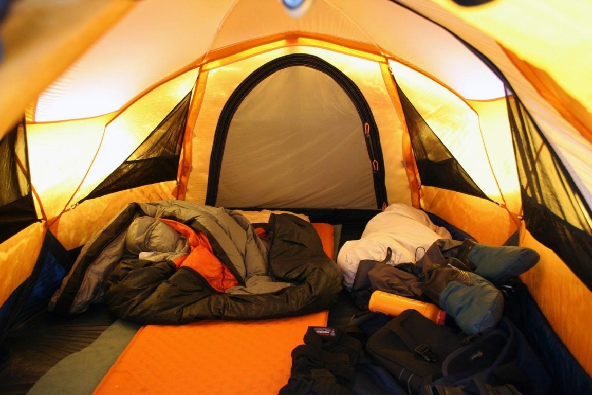 Зимняя палатка для ночевки