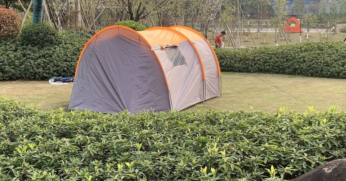 Бескаркасная палатка
